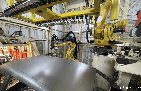 东风柳汽顶盖激光焊接