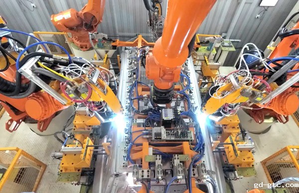 蔚来ES8全铝车身顶盖激光焊接